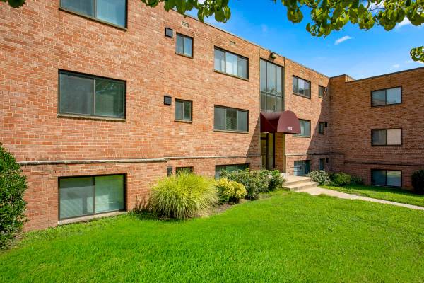 $2,110 / 3br - 1132ft2 - 3 BD, Pisos de baldosa, Alfombra (1507 Ray Road, Hyattsville, MD)63779442060673122