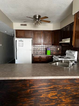 $875 / 2br - 1040ft2 - Riverview is Calling to You! Come and Apply Today! (Emporia)63978413971202123