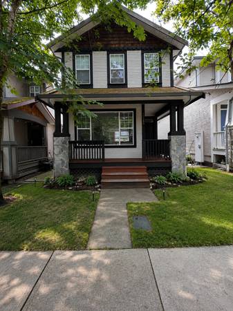 🏡 Beautiful 4-Bedroom Detached Home for Rent in Maple Ridge 1