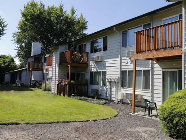 $1,685 / 2br - ASK US FOR A TOUR NOW + Hiking & Biking Trails + 2 Bedroom (SE Portland)64039222606593124