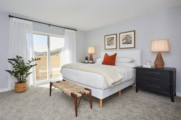 $3,059 / 2br - 997ft2 - Spacious Kitchens, Two Spas, Barbecues (Santa Clarita)63812226109953120