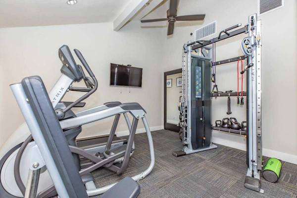 $1,404 / 2br - 948ft2 - Pets Welcome, Fantastic Location, AC, Now Showing64024989407873121