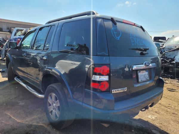 2010 Ford Explorer (Parting Out) (Modesto)62918238847105121
