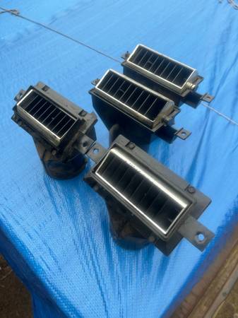 71 - 76 Impala / Caprice Dash Ac Vents 1