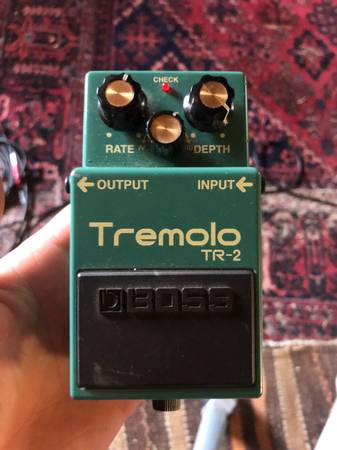 ギター BOSS Tremolo TR-2 Amazon.com: Boss TR-2 Tremolo Pedal : Musical Instruments