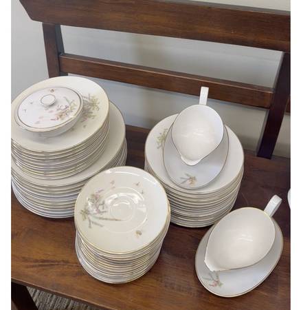 99 Pieces Hutschenreuther Bavaria Porcelain Dinnerware 1