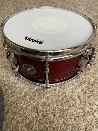 Sakae SD1365MA Maple Snare Drum 13x6.5 Red 1