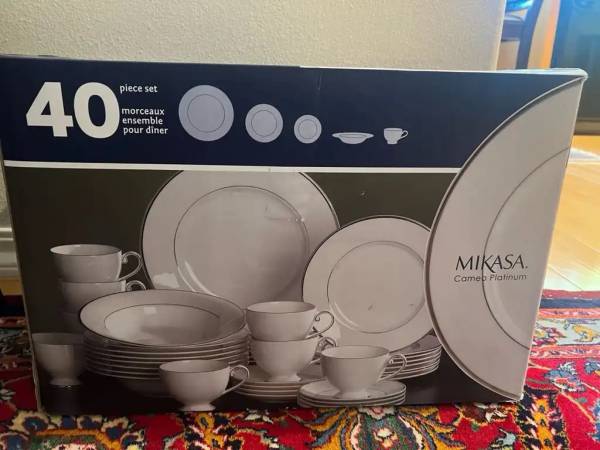 Mikasa Cameo Platinum 40 piece dish set (Brand New) - household