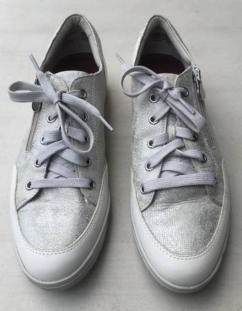 SHOES Size 9 1/2 N (MUNRO) 1