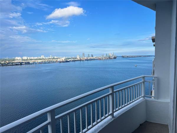 $2,900 / 1br - 735ft2 - Beautiful 1bd Waterfront Condo with Bay Views (Miami)64049454345859120