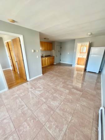 $1,800 / 1br - Marble Floors,Very Good Condition,Near Kissena Park,Pet OHablo Español (Flushing)63854193618433121
