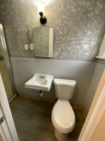 $700 / 1br - Great charming...1 bd, 1 ba | Available Now

In-Person Showings Available (Cleveland)63860362614657122