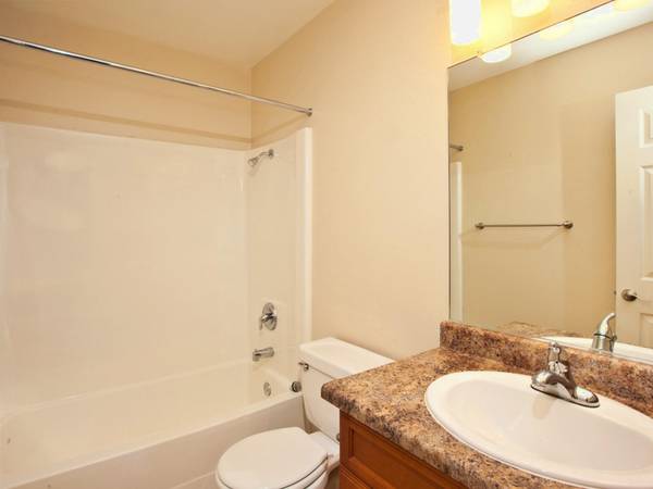 $2,645 / 2br - Comunidad de Lujo con Amenidades Exclusivas | Dos Dormitorios que Aceptan Mascotas (La Mesa)63865590789251121