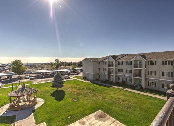 $1,122 / 2br - Estacionamiento Cubierto Disponible, Pagos en Línea Disponibles, Refrigerador (1950 Bellerive Drive, Richland, WA)63697264271233121