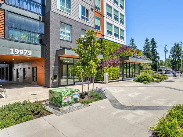 Charming 1 Bed/1Bath+Solarium in Hayer Town 1