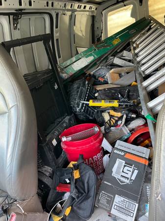 2010 Chevy Express 2500 4.8 litros - $100,000 (Novi)63622092467843123
