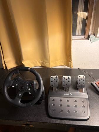 Logitec steering simulator G920 1