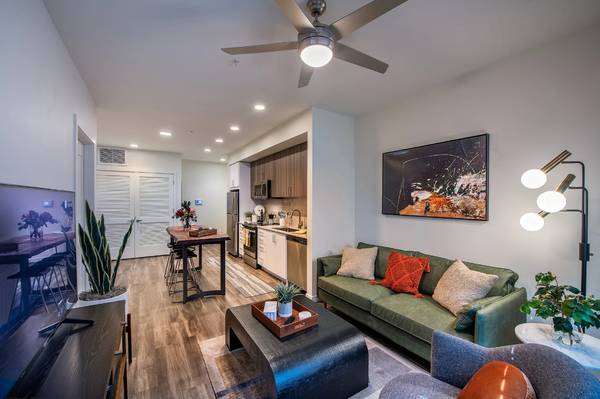$2,041 / 546ft2 - Quiet Community, Package Lockers, Private Garages Available (North Natomas)63961338339074123