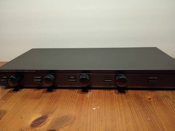 Niles SVL-4 speaker selector and volume controller 1