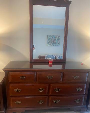 dresser 1