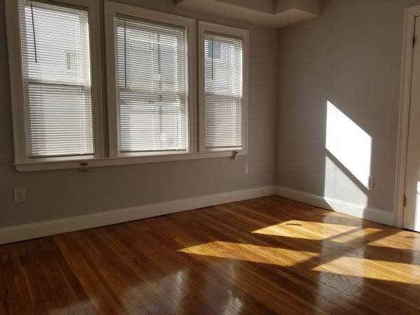 1/15!Great Location 8 min to Ball SQ T!All Utilities Incl!I/ULaundry! 1