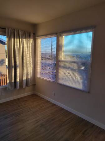 $2,600 / 2hab - 1050ft2 - Encantadora casa en una colina (Spring Valley/Dictionary Hill)63845975390851124