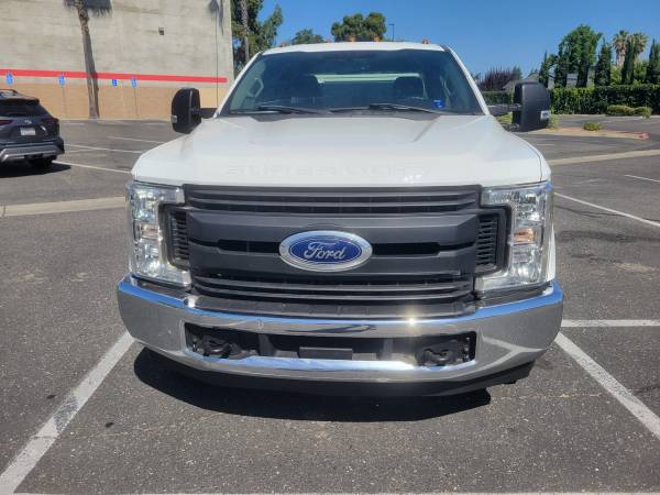 2018 Ford F350 - Photo 2