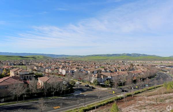 $2,900 / 2br - 1102ft2 - TOP FLOOR 2X2 IN SCENIC SAN RAMON LOCATION HAS A TERRIFIC VIEW! (danville / san ramon)63938631362690123