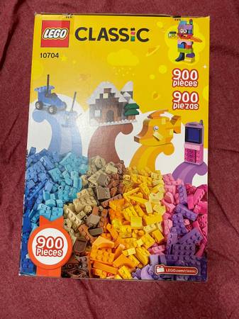 Lego 900 pc Box 1