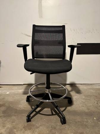 Adjustable height desk stool 1
