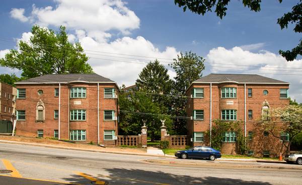 $1,870 / 1br - 650ft2 - Historic 1 Bedroom Garden Style Unit $1,870.00, ALL UTILITIES INCLUDED (1221 North Courthouse Road, Arlington, VA 22201)63896156572930120