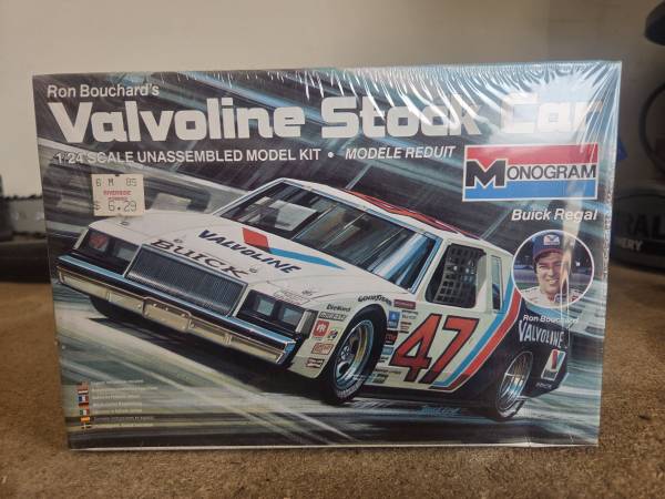 Monogram 1/24 Scale Model Kit of Ron Bouchard's Valvoline '47' Car - Factory Sea 1