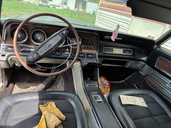 1967 ford Thunderbird - $9,70063625248720003122