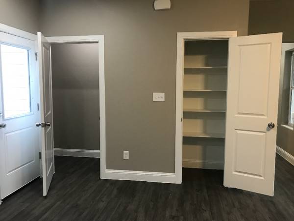 $1350.00 / 2br - 10355ft2 - 2 habitaciones 2 baños con sala, cocina y patio trasero63656583491843124