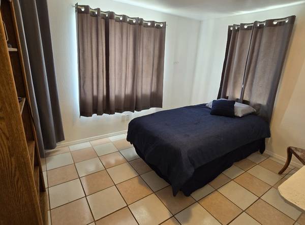 $350 / 4br - Room available for helpful Roommate (Tucson)63675099758723121