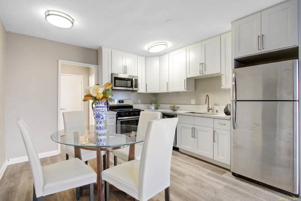 $1,462 / 460ft2 - One Month Free * Walk-in Closet * Plank Flooring * STUDIO in Reseda (Northridge Adjacent/Reseda)63701148885121120