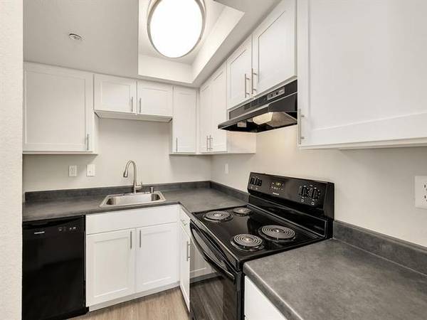 $1,750 / 2br - 910ft2 - $250 off move in on select units! (East Bremerton)64031310820227122