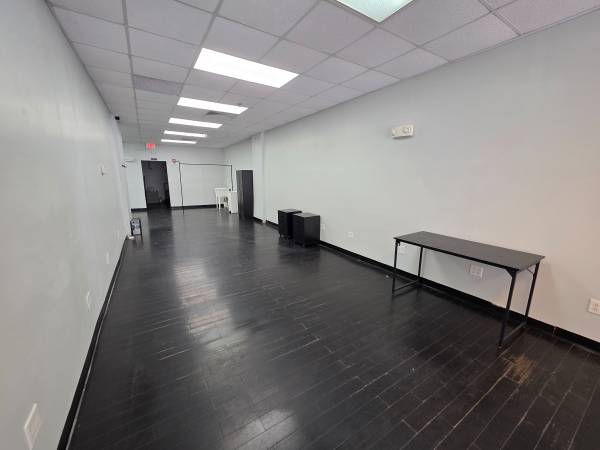 $1,950 / 1200ft2 - Disponible ahora – ¡Local comercial en planta baja en el centro de Worcester en Main! (Worcester)63825126673281123