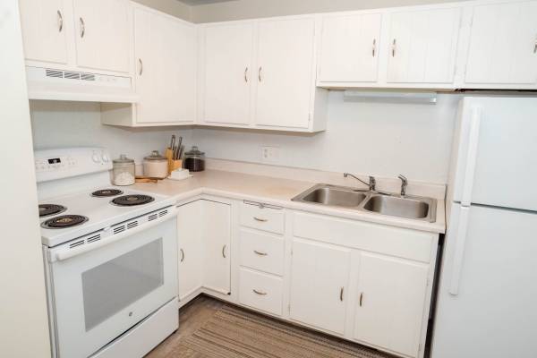 $1,820 / 2br - ¡APARTAMENTO DE 2 HABITACIONES "DE LUJO" DISPONIBLE! ¡ESTO NO DURARÁ! (Derry)63656278482561124