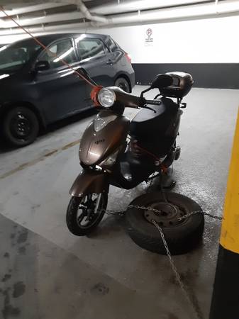 Vespa style scooter 1