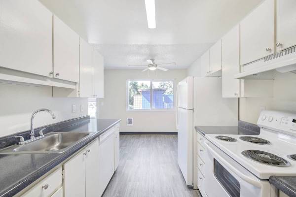 $1,495 / 1br - 650ft2 - Pet-Friendly Community, Non Smoking Community, Ceiling Fan (9555 SW Allen Blvd, Beaverton, OR)63820707646593120