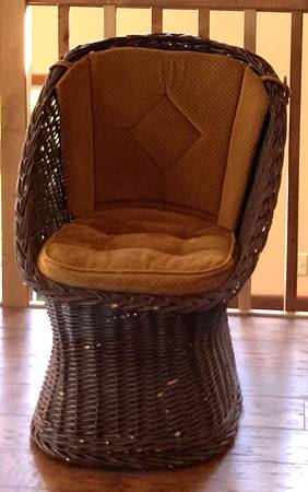 Wicker bucket chair 1