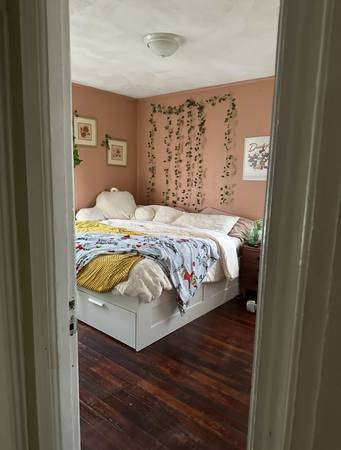 $1,300 / 1br - 1 bedroom spacious apartment on 1st floor w hardwoods (Pawtucket)64002828849025121