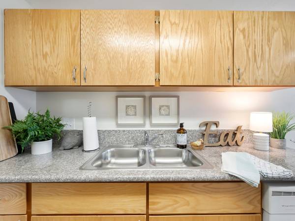 $1,500 / 2br - 890ft2 - 💥 First Month Savings, Lower Rent, Free Parking! (Portland)63914738310658124