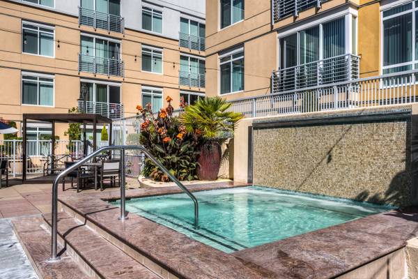 $3,420 / 2br - 1650ft2 - 🍄 There is so "Mush-Room" to Spread Out! 2-bedroom Available 🍄 (Mercer Island)63852579970049122