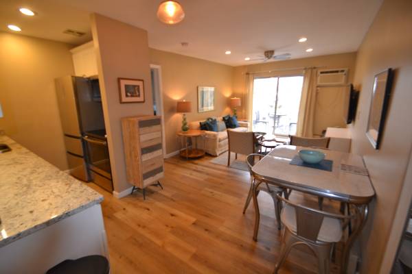 $1,295 / 1br - 600ft2 - R-25 Corp Furn 1BR Center City location (Bond Hill)63974472404483120