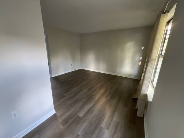 $1100.00 / 2br - Cozy Townhouse Near Exit 7!63858971701761120