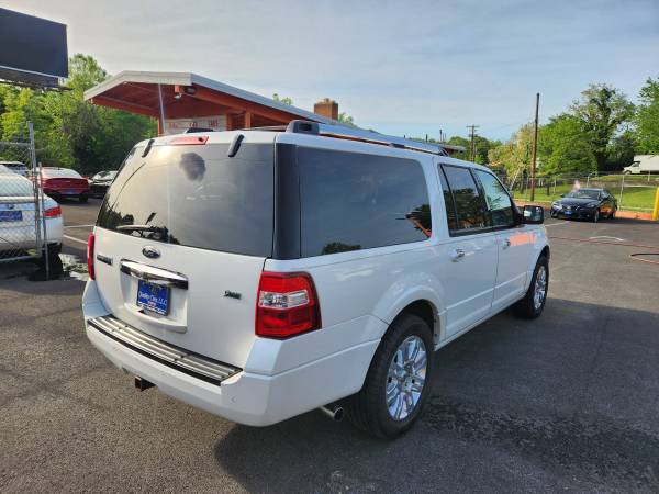 2012 Ford Expedition $1100 de enganche - $1,10063618541129089124