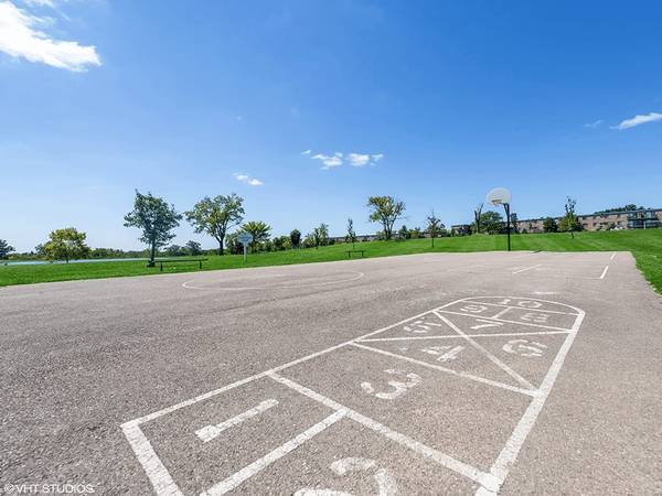 $1,154 / 1br - 650ft2 - Great experiences are just around the corner.. Lakota Lake apartments (Entertainment for all ages nearby!)63974614419075120