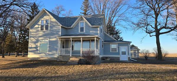 $1995.00 / 4br - 1700ft2 - Updated Farmhouse on 1.75 Acres